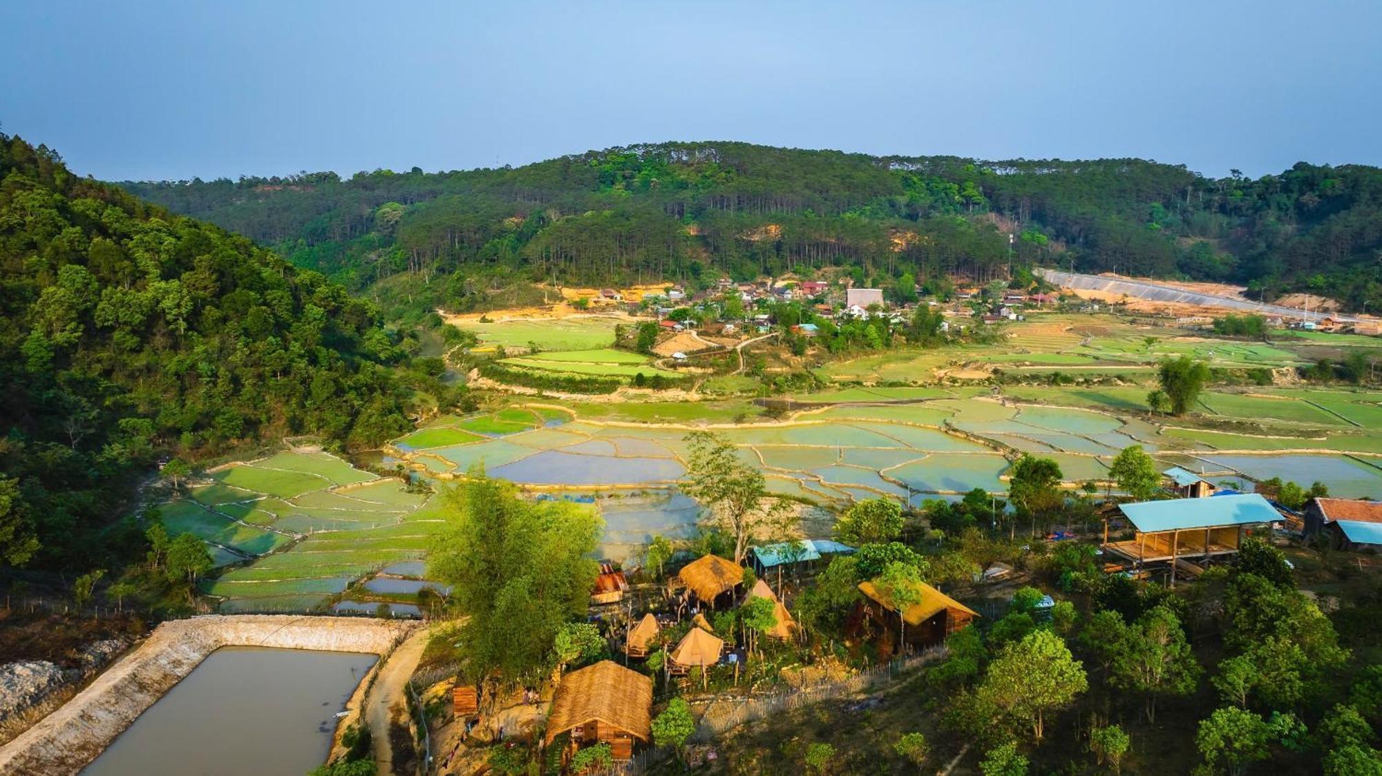 Nha Trong Ban - Mang Den Kon Von Kla